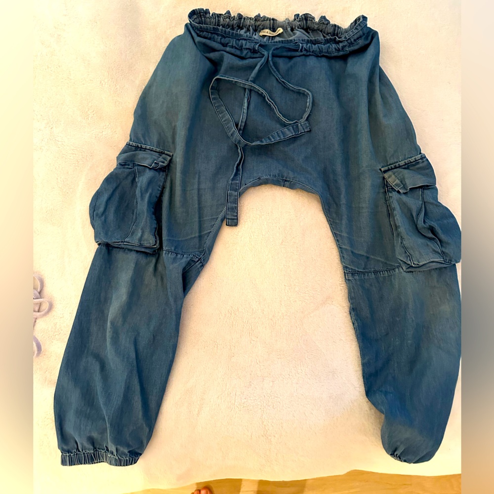 Ulla Johnson drawstring denim harem pants. Women’s size 6.
